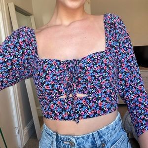 Zara printed cutout top multicolored -cropped

Size small